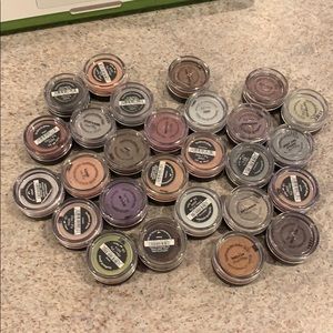 @poshaimeetx bareMinerals lot